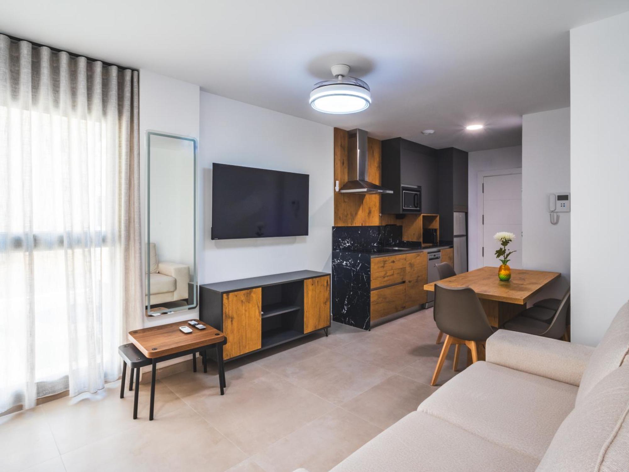 Huelin Edificio Apartamentos — Photos 2